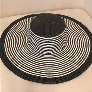 Floppy beach hat